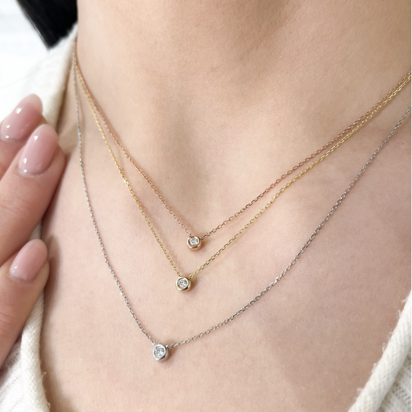 0,05 ct grandinėlė su briliantu "Mia"