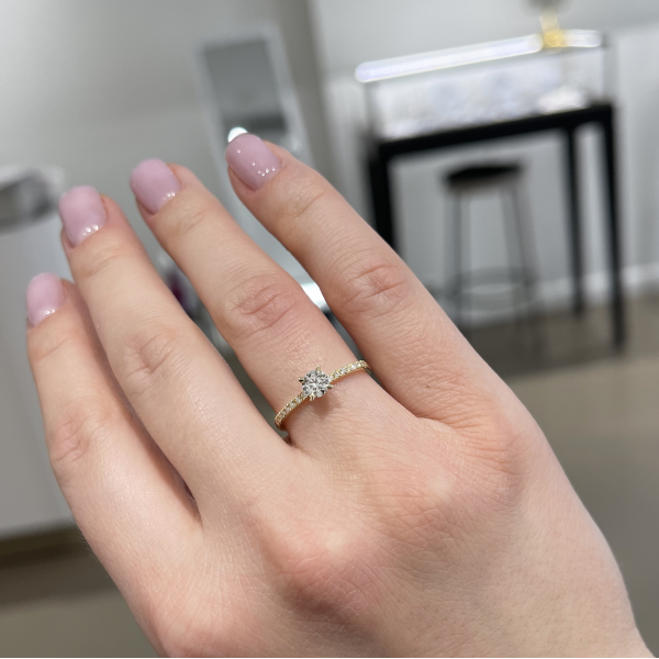 Sužadėtuvių žiedas "Kornelia" 0,19 ct
