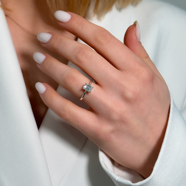 Žiedas su 1,02 ct Emerald Cut deimantu