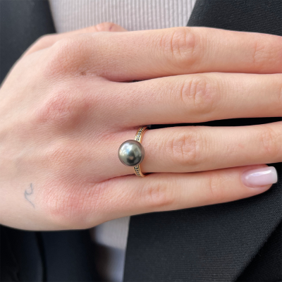 Žiedas su perlu ir juodais deimantais "Triss"