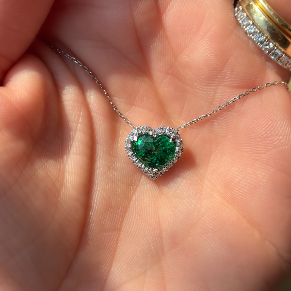 Koljė su smaragdu ir briliantais "Viridia"