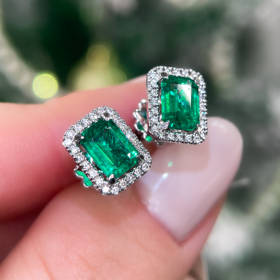 Prabangūs auskarai su smaragdais ir briliantais "Emerald"