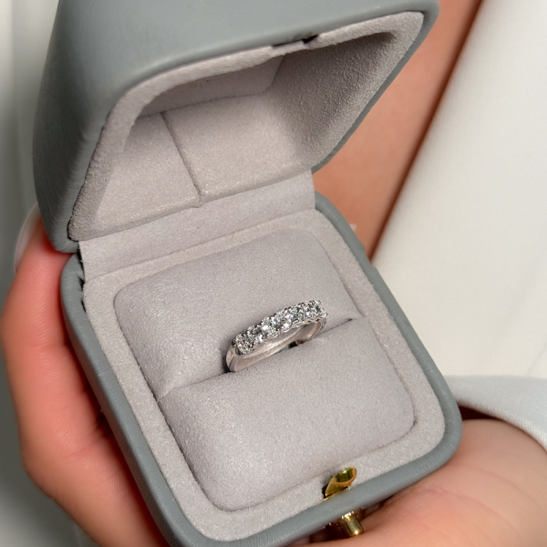Žiedas su deimantais "River" 0,70 ct
