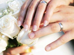 Ant kurios rankos nešioti vestuvinį žiedą?